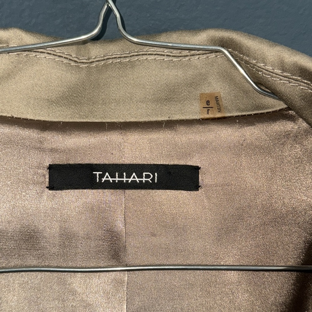 TAHARI TRENCH COAT TAN WITH TIE LARGE - Picture 5 of 6